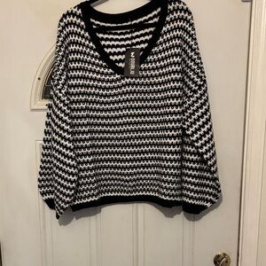 Monrow V-Neck Sweater in Black and White -Over size baggy Medium - Loose wear